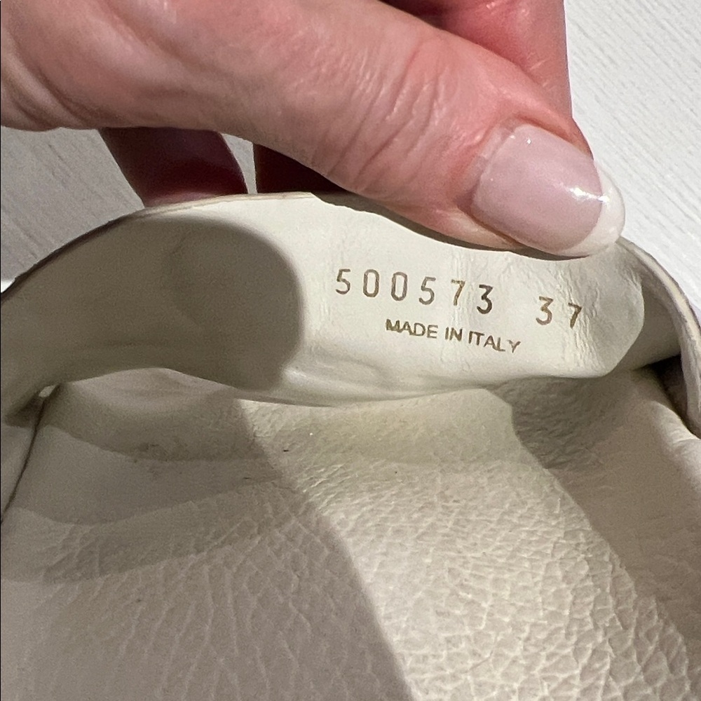 Balenciaga Slides - Picture 2 of 8